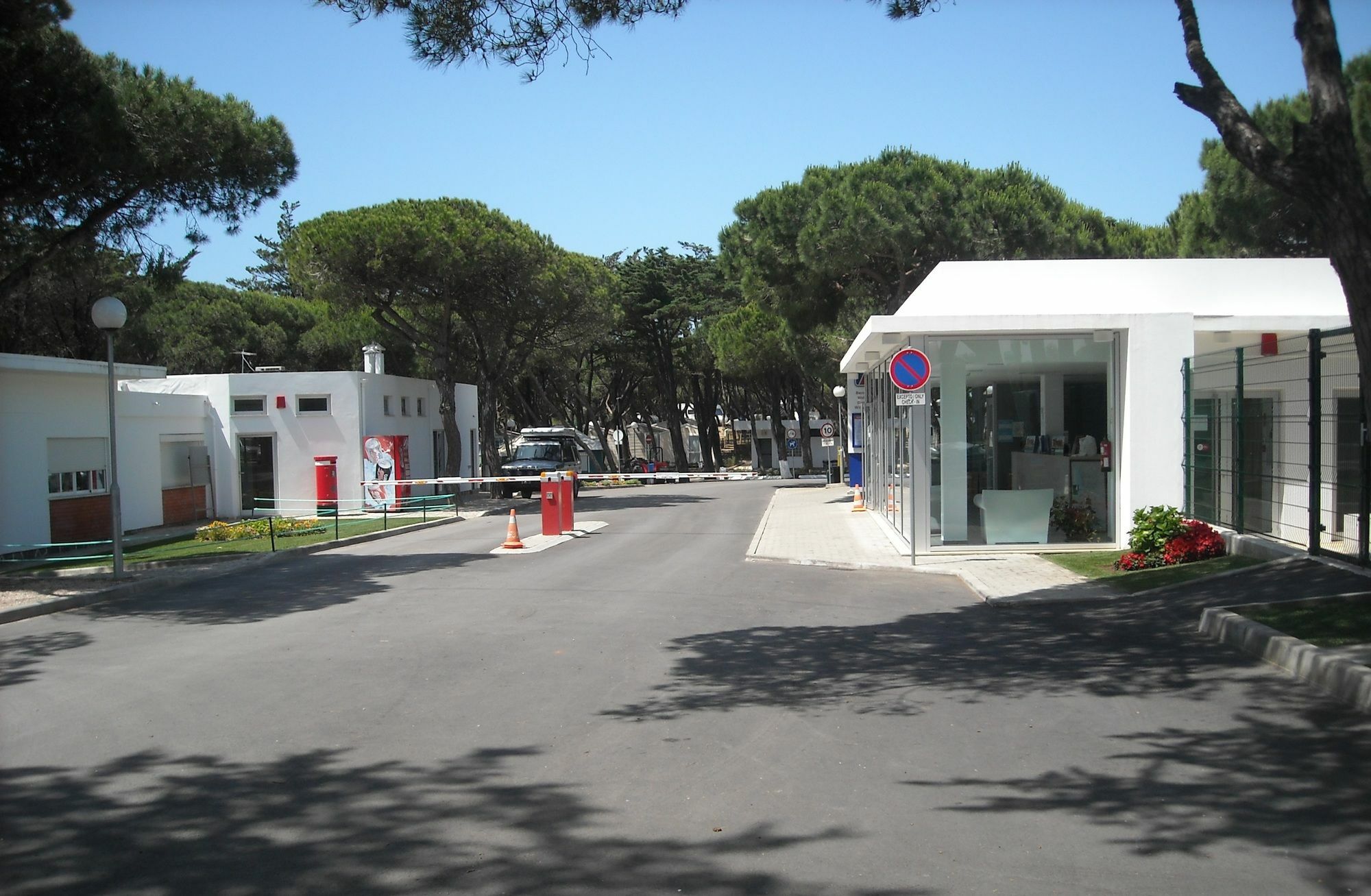 Orbitur Guincho Bungalows - Caravan Park Cascais Exterior photo